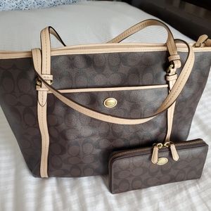 COACH SIGNATURE BROWN CANVAS LEATHER / PVC TOTE